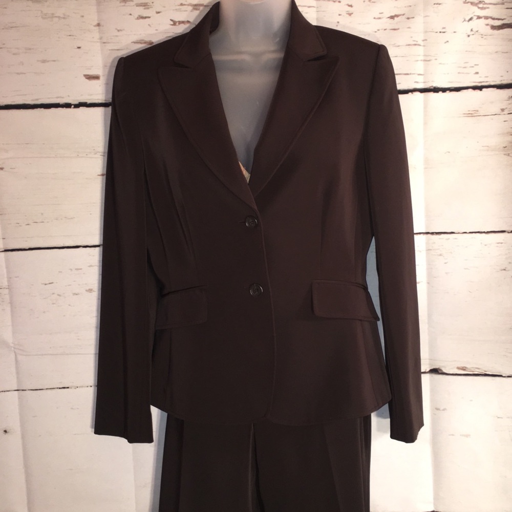 Tahari Arthur S Levine Brown Pant Suit Size:8